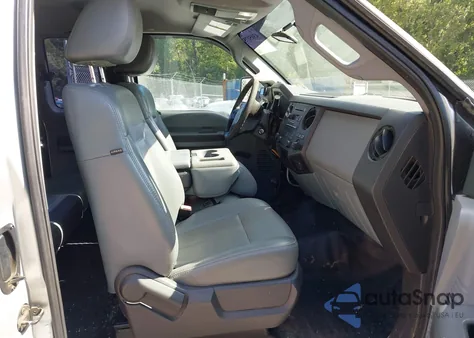 2011 Ford F-250 Xl z USA, uszkodzony, nr VIN 1FT7X2BT4BEC90939